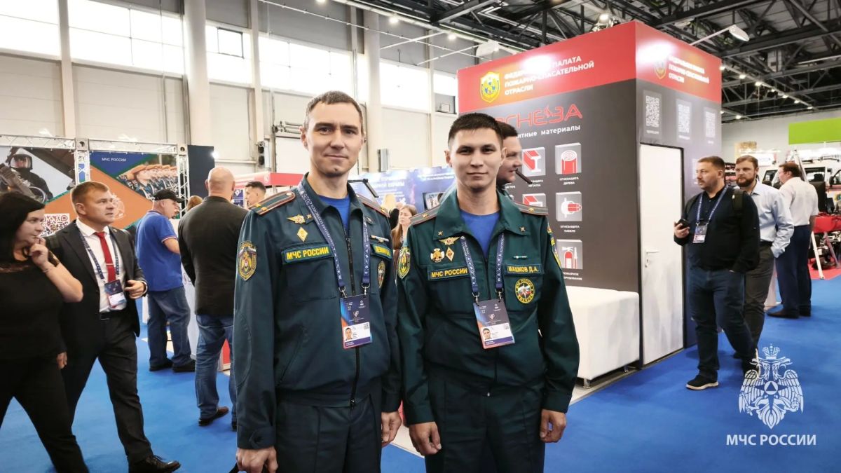 Напомним, сотрудники Главного управления МЧС России по Удмуртской Республике активно принимают участие в Международной выставке салона «Комплексная безопасность» в Казани Напомним, сотрудники Главного управления МЧС России по Удмуртской Республике активно принимают участие в Международной выставке салона «Комплексная безопасность» в Казани