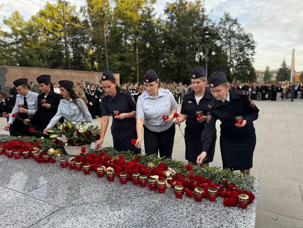 В Удмуртии полицейские приняли участие в, посвященных Дню солидарности в борьбе с терроризмом В Удмуртии полицейские приняли участие в, посвященных Дню солидарности в борьбе с терроризмом