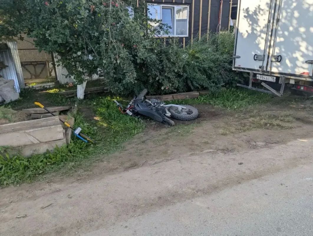 В г. Можге в результате столкновения автомобиля и мотоцикла, мотоводитель с травмами госпитализирован В г. Можге в результате столкновения автомобиля и мотоцикла, мотоводитель с травмами госпитализирован