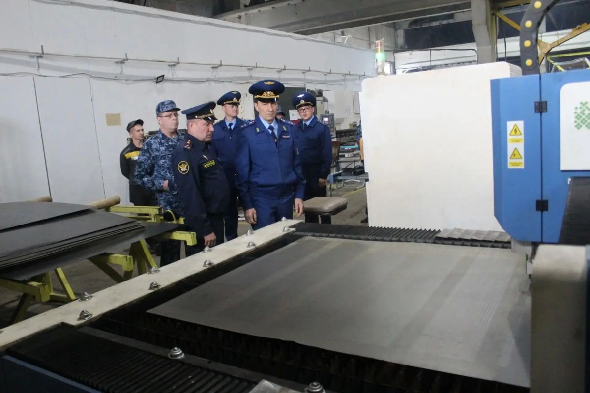 ПРОКУРОР УДМУРТИИ ПРОВЕРИЛ СОБЛЮДЕНИЕ ЗАКОНОВ В ИСПРАВИТЕЛЬНОЙ КОЛОНИИ ПРОКУРОР УДМУРТИИ ПРОВЕРИЛ СОБЛЮДЕНИЕ ЗАКОНОВ В ИСПРАВИТЕЛЬНОЙ КОЛОНИИ