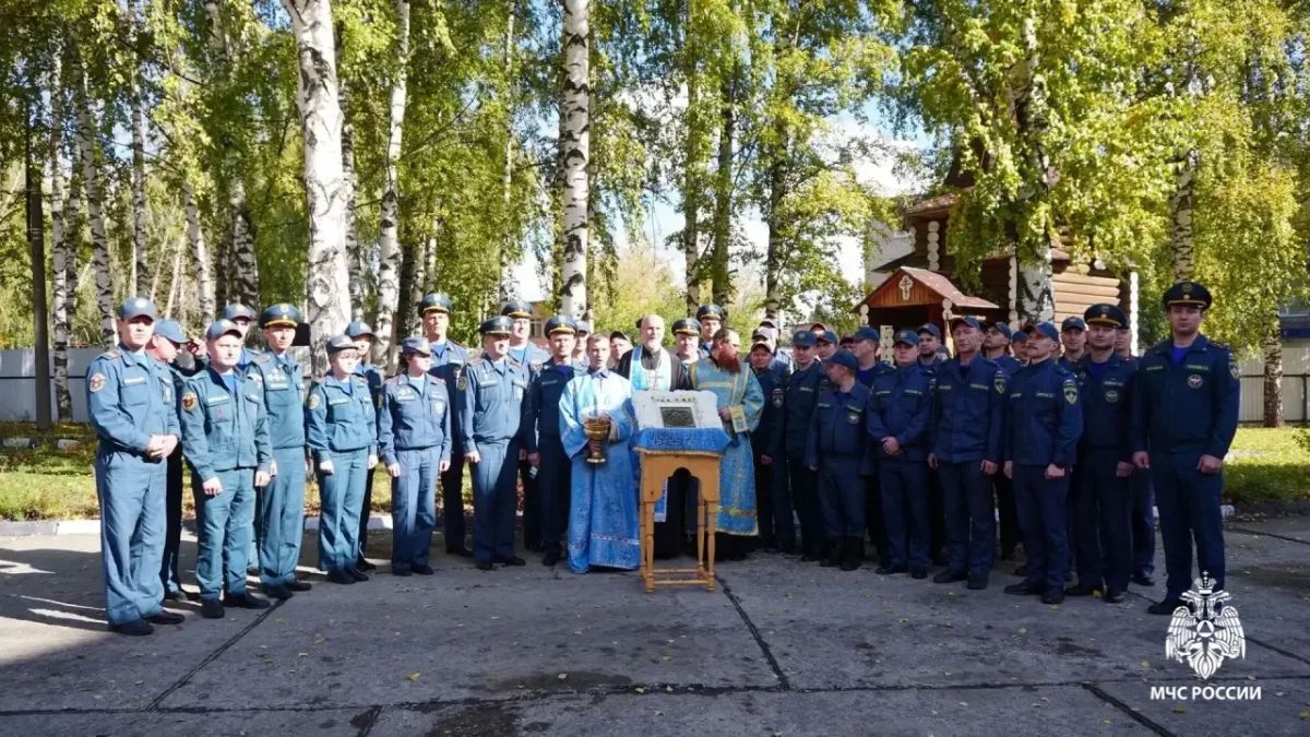 Сотрудники МЧС Удмуртии приняли участие в молебнах в честь иконы «Неопалимая Купина» Сотрудники МЧС Удмуртии приняли участие в молебнах в честь иконы «Неопалимая Купина»