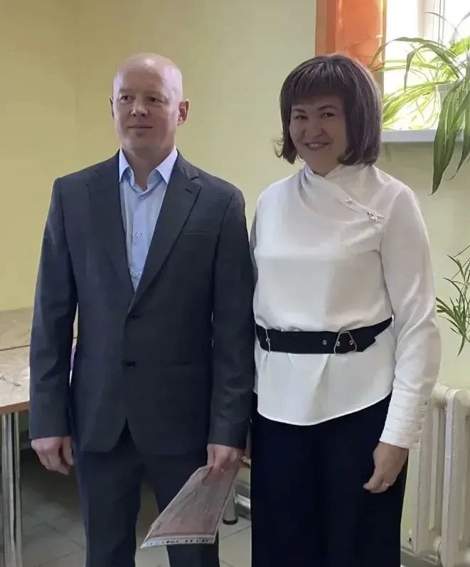 Ненадолго отвлеклась от голосования, чтобы… выйти замуж)