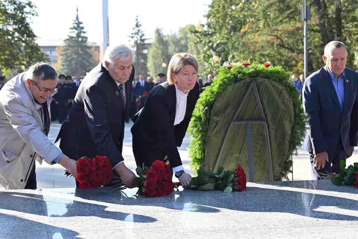 Врио главы Удмуртии Ольга Абрамова поздравила жителей республики с Днем оружейника Врио главы Удмуртии Ольга Абрамова поздравила жителей республики с Днем оружейника