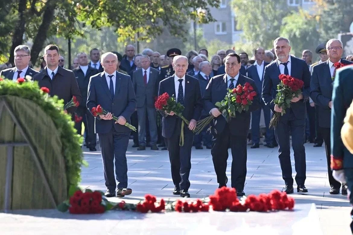 Врио главы Удмуртии Ольга Абрамова поздравила жителей республики с Днем оружейника Врио главы Удмуртии Ольга Абрамова поздравила жителей республики с Днем оружейника