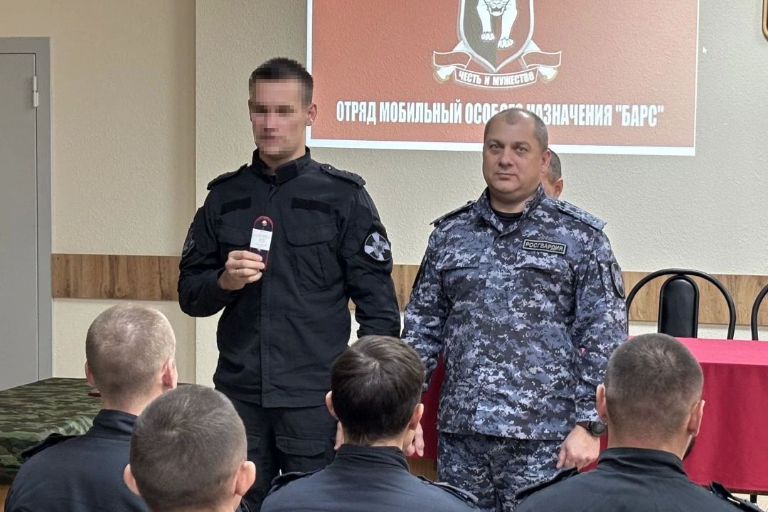 Начальник Управления Росгвардии по Удмуртской Республике полковник полиции Александр Басенко поздравил личный состав ОМОН «Барс» с профессиональным праздником Начальник Управления Росгвардии по Удмуртской Республике полковник полиции Александр Басенко поздравил личный состав ОМОН «Барс» с профессиональным праздником