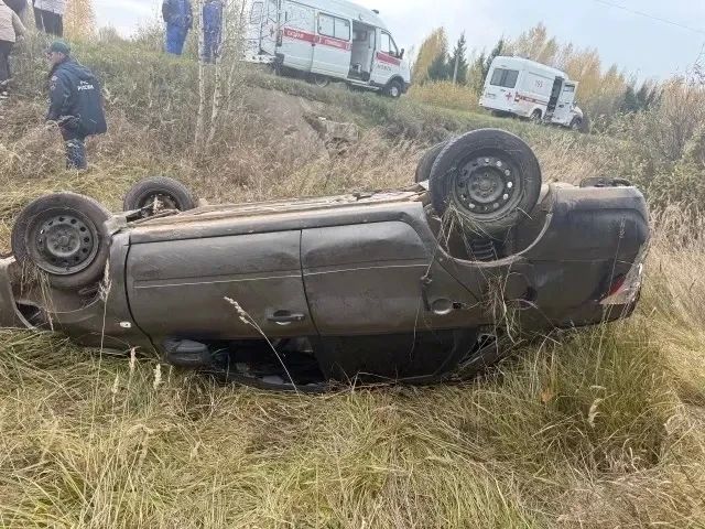 Съезд в кювет в Можгинском районе: двое пострадавших Съезд в кювет в Можгинском районе: двое пострадавших