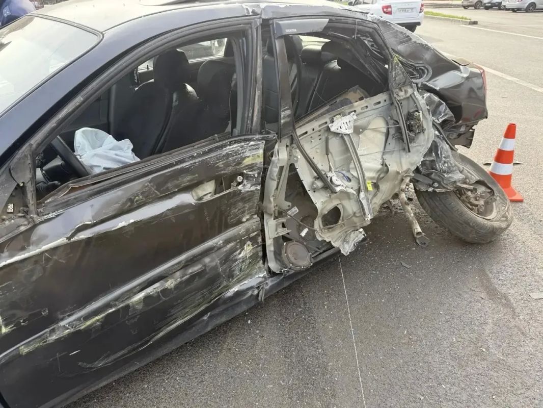 В г. Ижевске при столкновении с автобусом пострадал водитель легкового автомобиля В г. Ижевске при столкновении с автобусом пострадал водитель легкового автомобиля