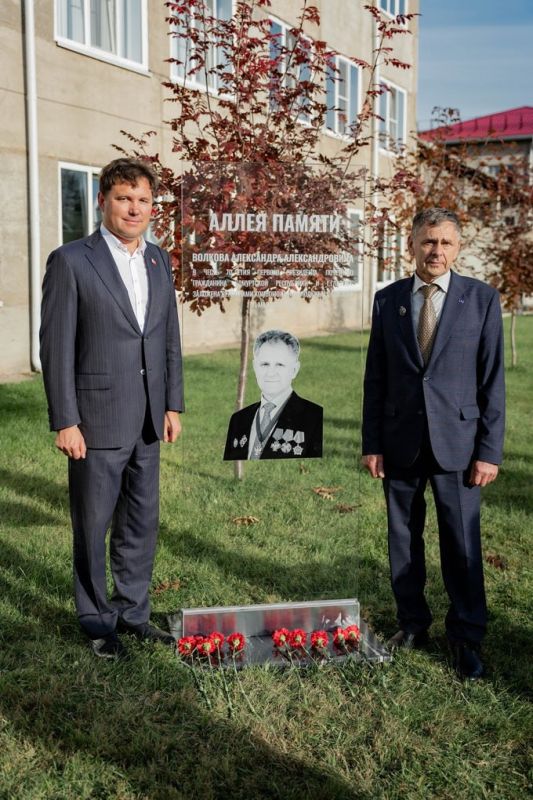 Памятная доска в честь первого и единственного президента Удмуртии Александра Волкова появилась в Глазове, рассказал глава города Сергей Коновалов