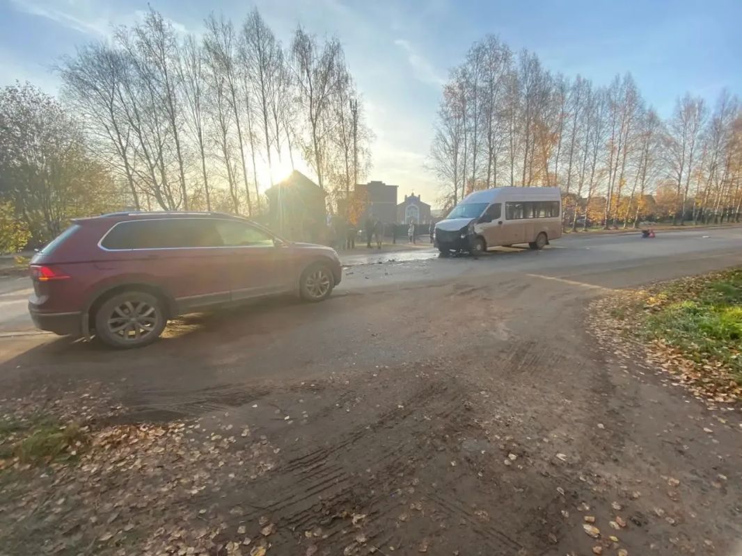 В г. Воткинске произошло столкновение легкового автомобиля и рейсового автобуса В г. Воткинске произошло столкновение легкового автомобиля и рейсового автобуса