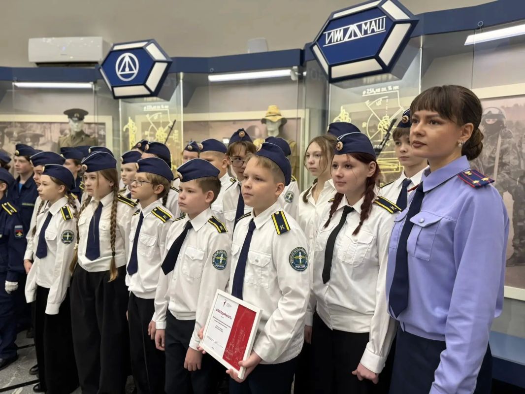 Сотрудник следственного управления приняла участие в торжественном посвящении кадет в Движение Первых Сотрудник следственного управления приняла участие в торжественном посвящении кадет в Движение Первых