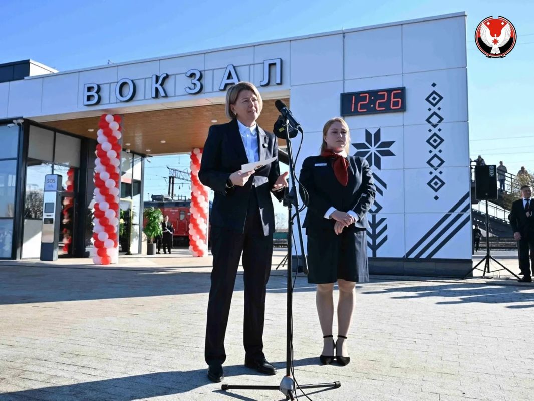 Листайте влево и лёгким движением пальца знакомый нам вокзал в Кизнере превращается Листайте влево и лёгким движением пальца знакомый нам вокзал в Кизнере превращается