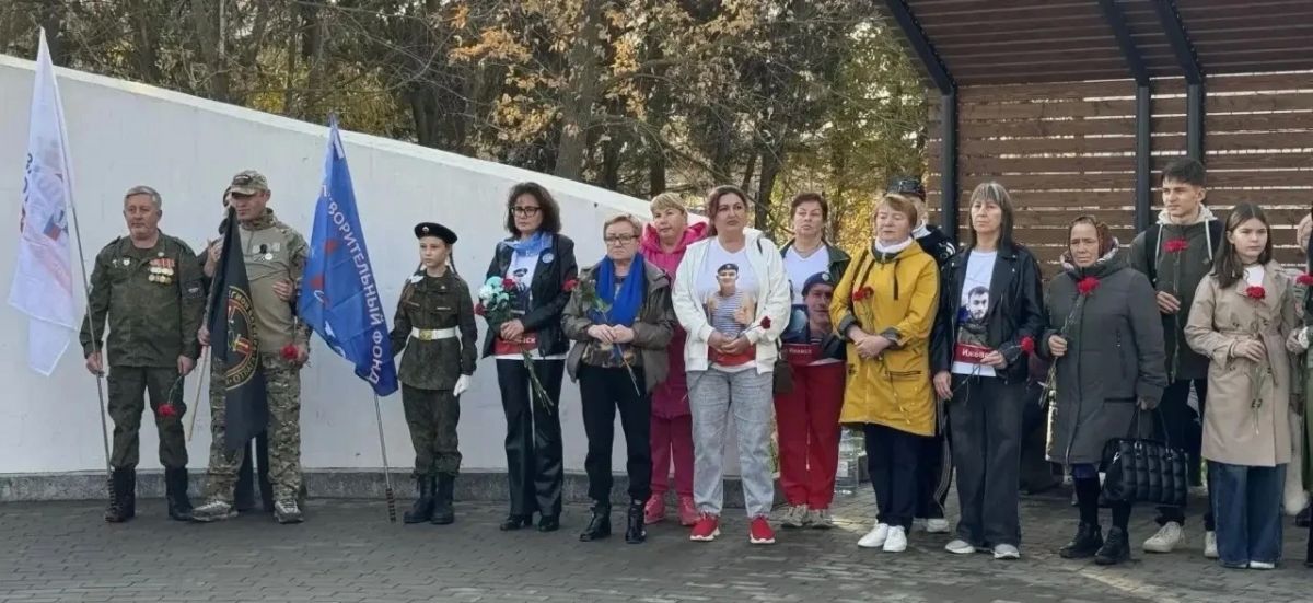 Память будет жить вечно. В Сквере Титова высадили 26 елей в честь защитников Отечества Память будет жить вечно. В Сквере Титова высадили 26 елей в честь защитников Отечества