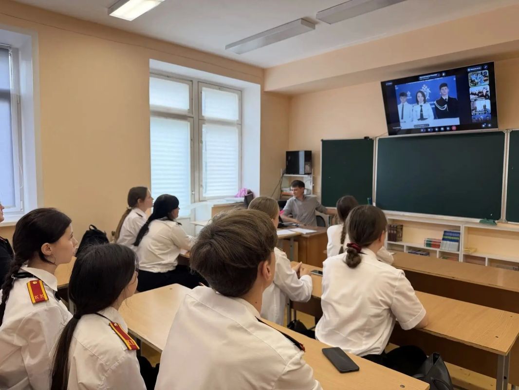 Кадеты шести регионов России обсудили «Героев нашего времени» в рамках проекта «Патриоты Отечества»