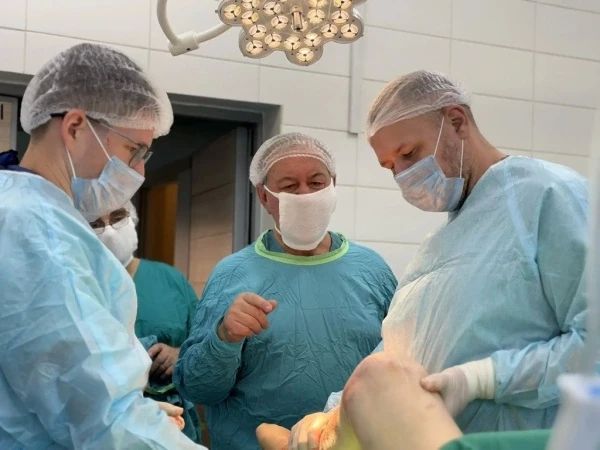 Врачи освоили новый метод операции, чтоб спасти ижевчанку с переломом бедра