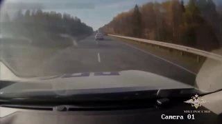 Полицейские применили огнестрельное оружие во время погони за автомобилем «Лада» под управлением нетрезвого местного жителя на трассе Ижевск—Люк