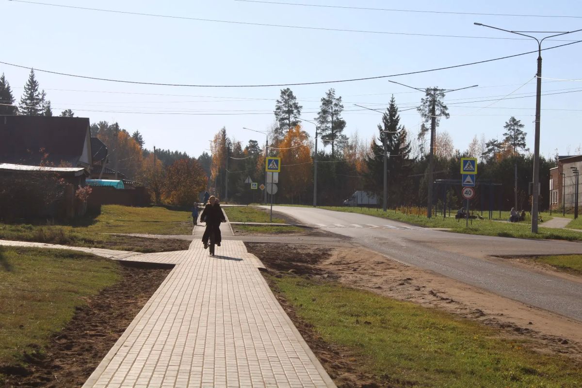 Новая пешеходная дорожка появилась на улице Карла Маркса в поселке Ува Новая пешеходная дорожка появилась на улице Карла Маркса в поселке Ува