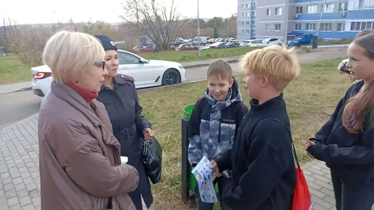 Безопасный маршрут в школу: Госавтоинспекция Удмуртии напомнила детям правила дорожного движения Безопасный маршрут в школу: Госавтоинспекция Удмуртии напомнила детям правила дорожного движения