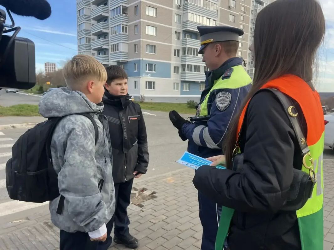 Безопасный маршрут в школу: Госавтоинспекция Удмуртии напомнила детям правила дорожного движения Безопасный маршрут в школу: Госавтоинспекция Удмуртии напомнила детям правила дорожного движения